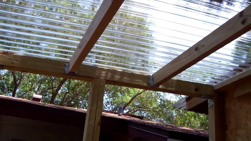 Polycarbonate roof sheeting
